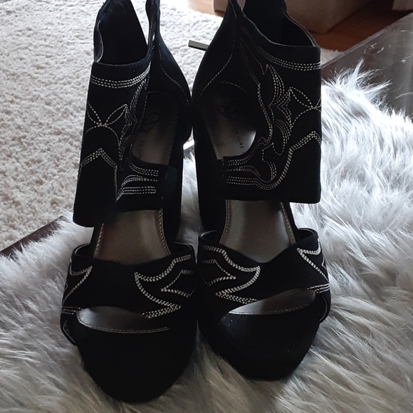 Sandals - Picture 3 of 4